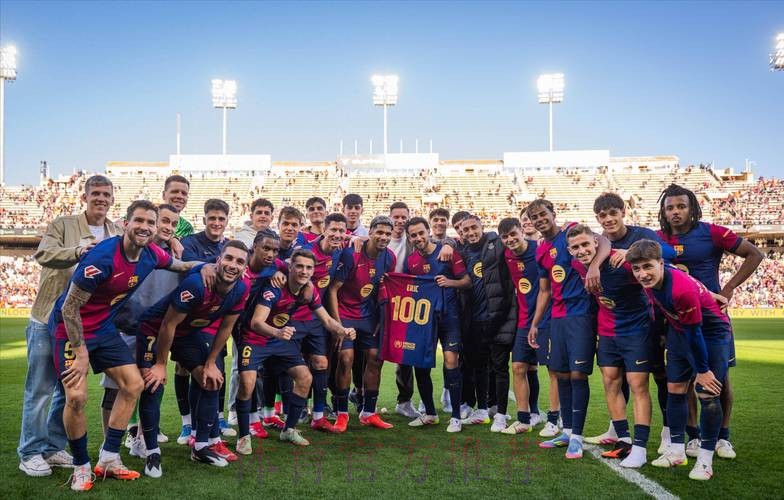 客场4-0大胜皇马 巴萨官方晒出全队更衣室大合影 客场4-0大胜皇马 巴萨官方晒出全队更衣室大合影